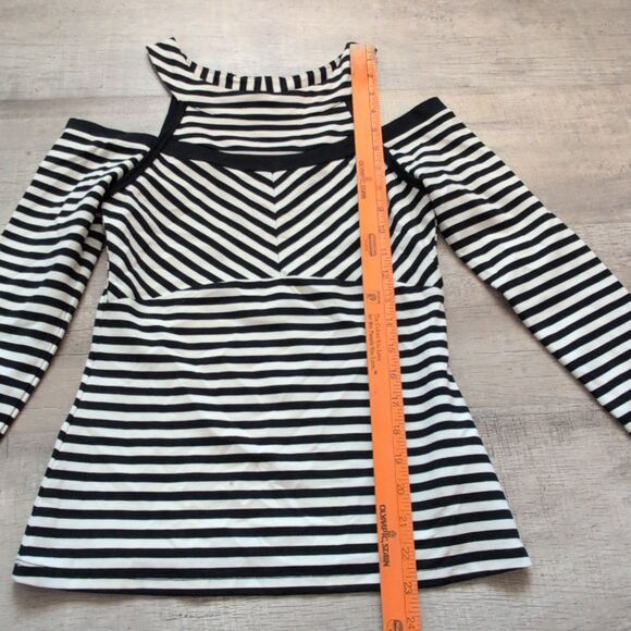 BEBE COLD SHOULDER STRIPED TOP STRETCHY S LONG SLEEVED - Picture 3 of 7